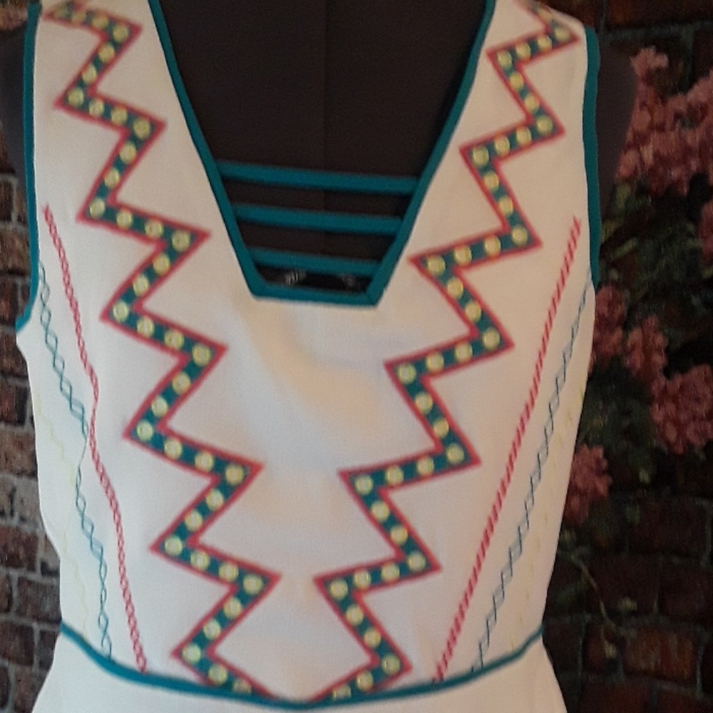 HP BEAUTIFUL DRESS - Picture 2 of 3